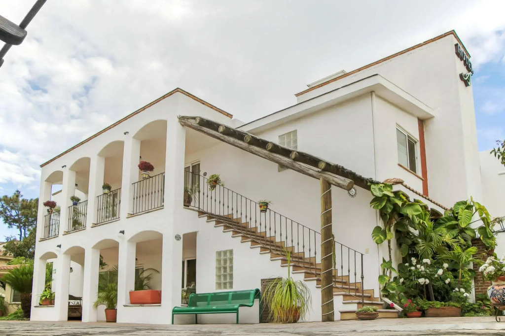 Alcazar Suites
