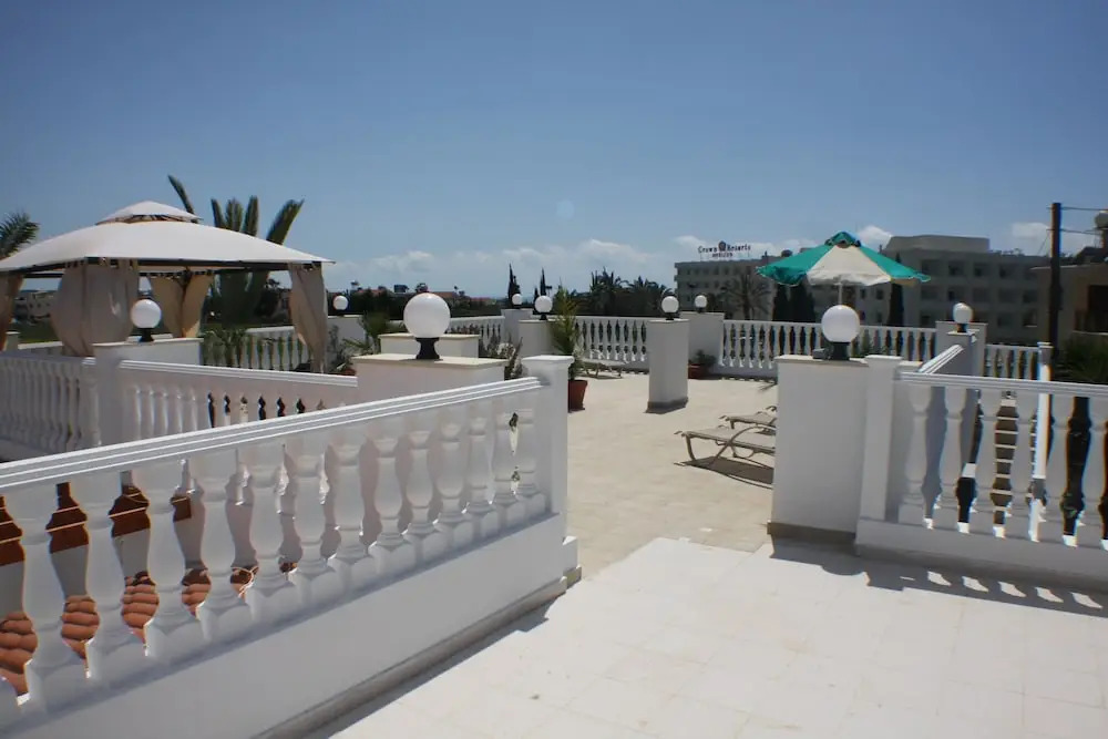 Lovely 7 Bedroom Villa !!