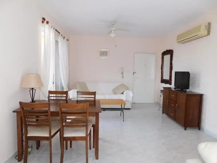 Emma's Place, 2 bedroom apartment with pool view