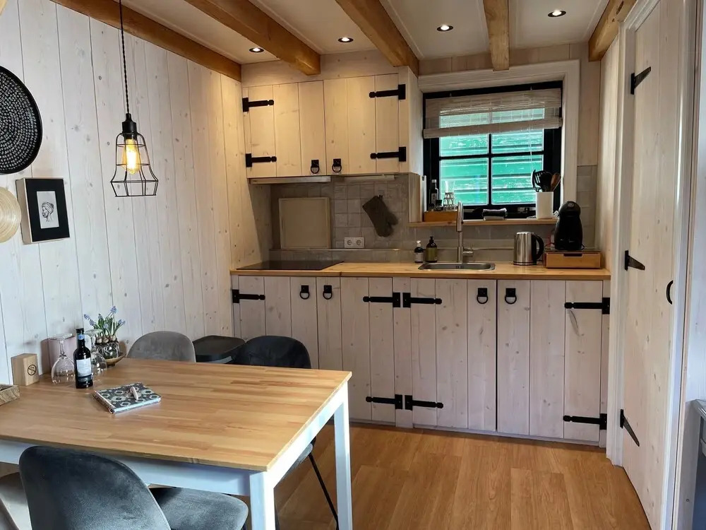 Inviting Chalet in Monnickendam With Garden