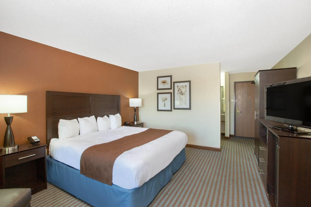 AmericInn by Wyndham Lincoln North