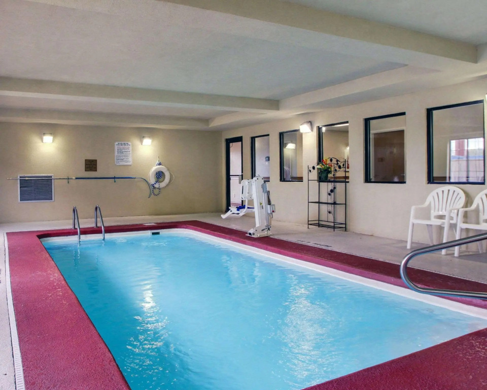 Columbia Inn & Suites