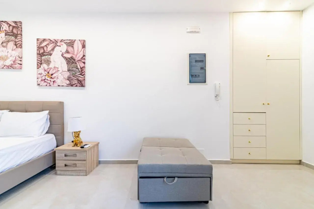 Elegant Suite 2 near the Beach