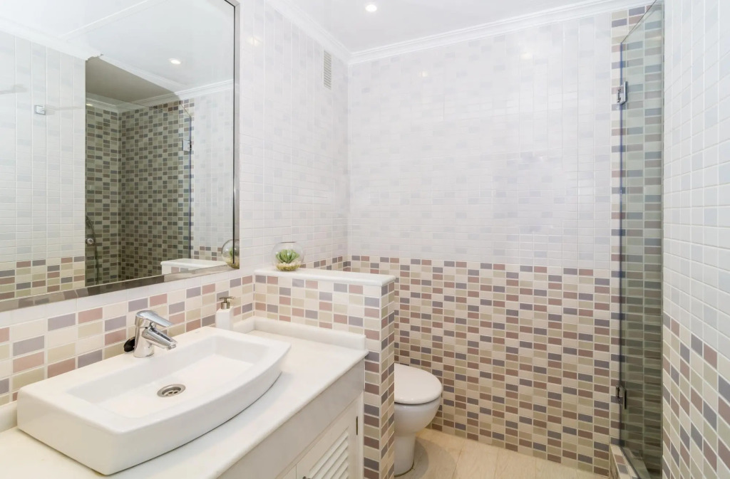 HB - Comfortable Beachfront Holiday Apartment