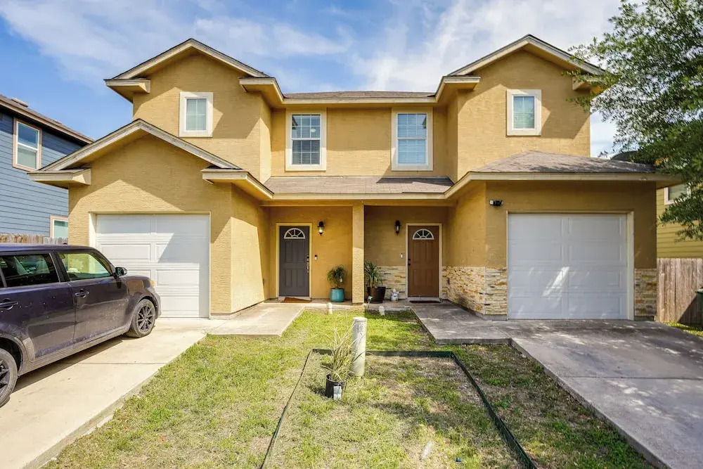 San Antonio Townhome ~ 2 Mi to Aquarium!