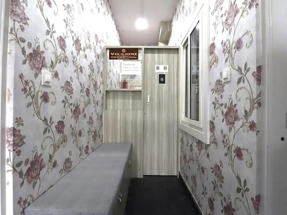 Hotel O Unique Shravanya Comforts & Lodge