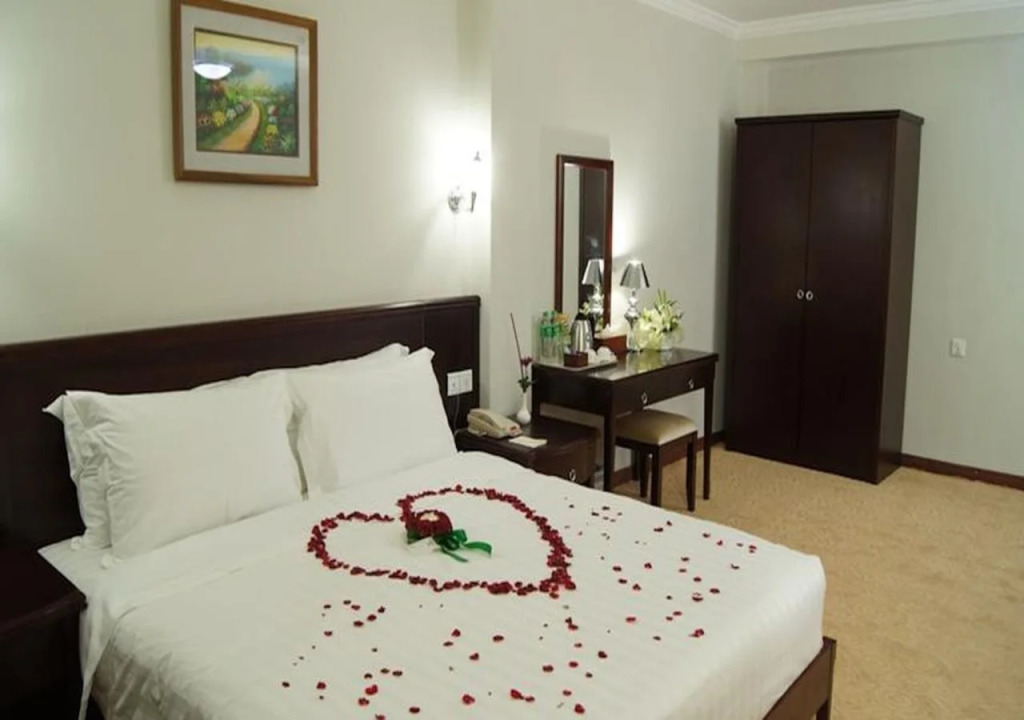Green Leaf Hotel