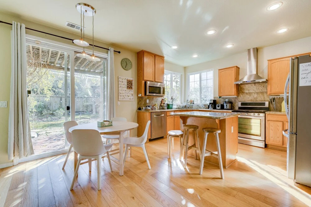 Spacious & Scenic 4br W/ Deskspace In Hayward 4 Bedroom Home by Redawning