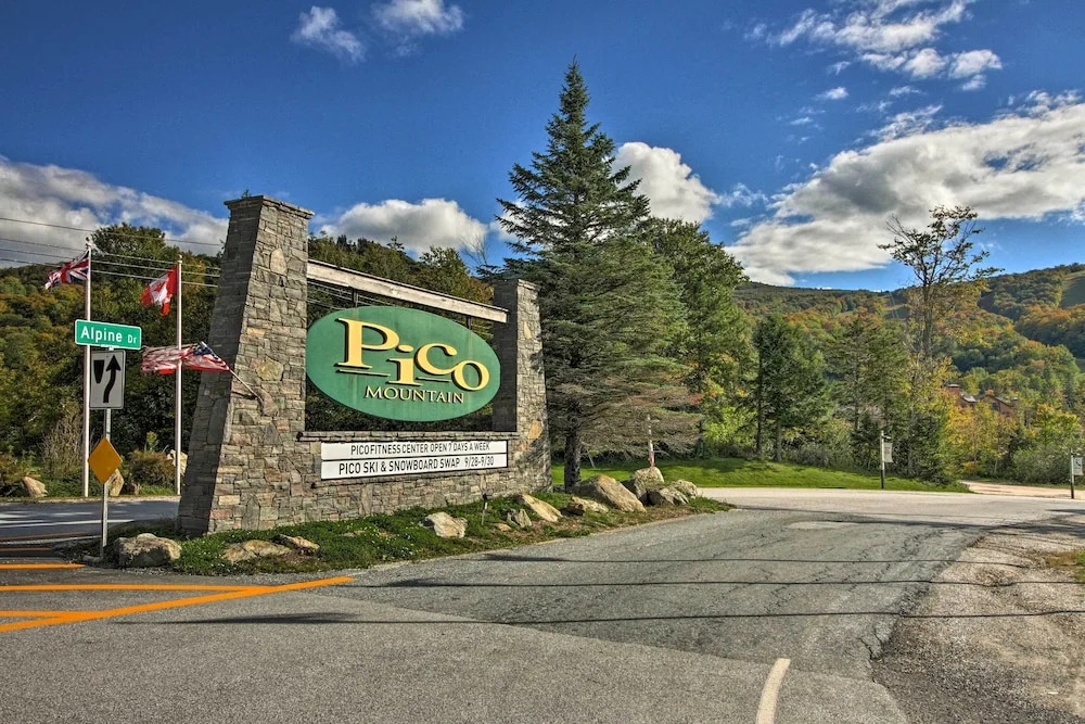 Killington Condo w/ Spa ~ 3 Miles to Ski Resort!