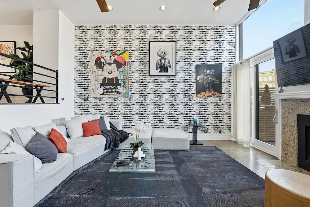 River West Modern 4-bd Home With Patio Balcony
