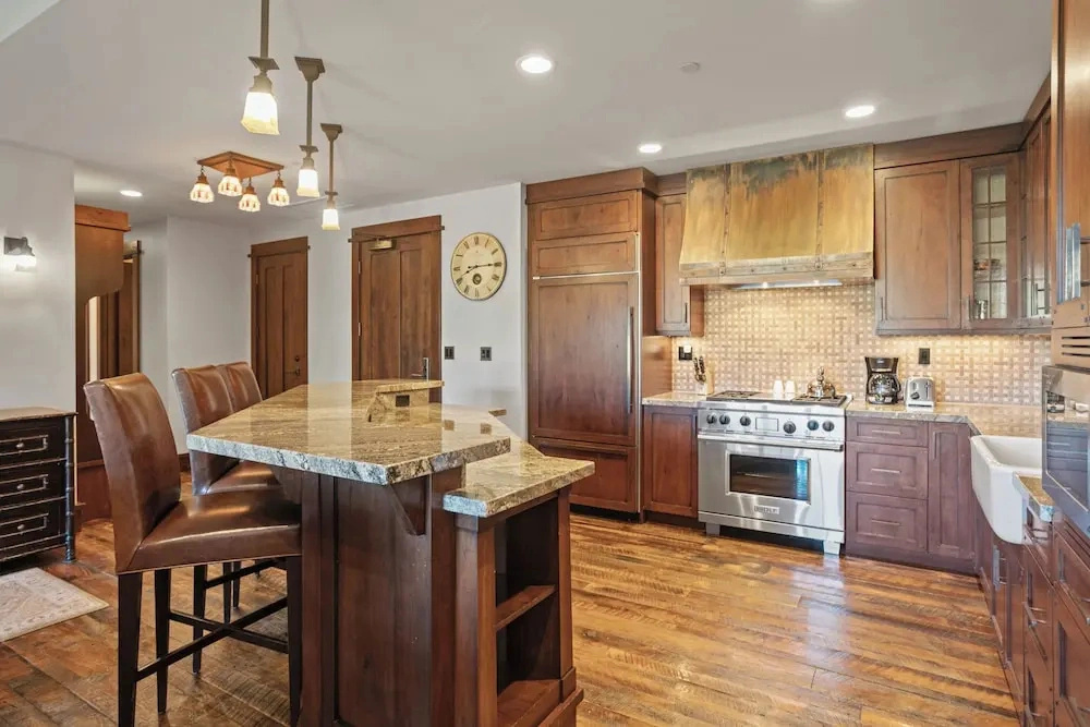 Ski In/ski Out Mid-mountain Getaway 2 Bedroom Condo