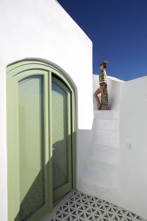 Gitsa Cliff Luxury Villa