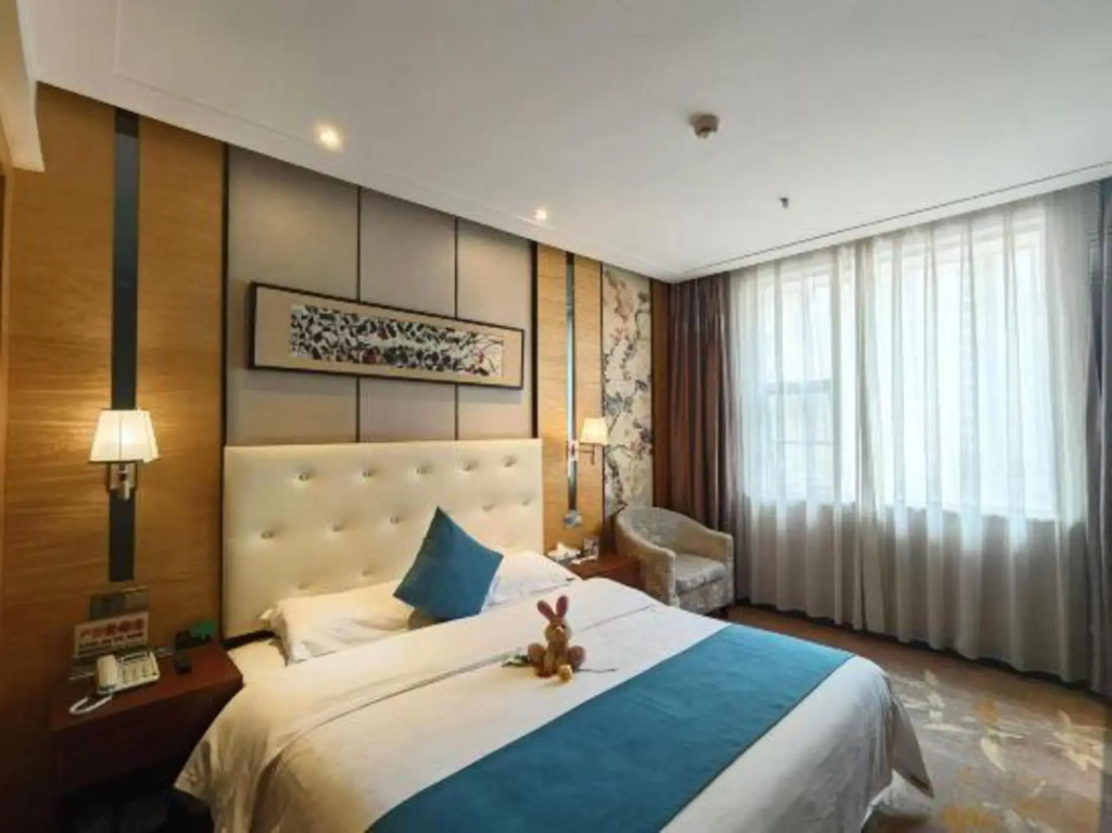 Pinwei International Holiday Hotel
