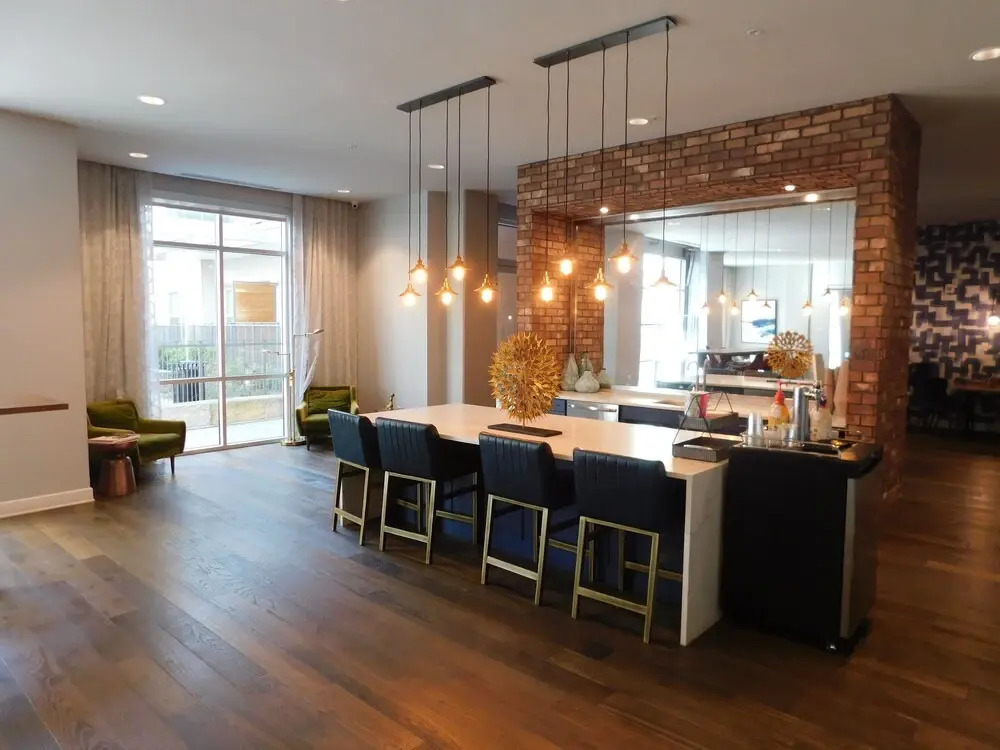 Dream Suites At River East