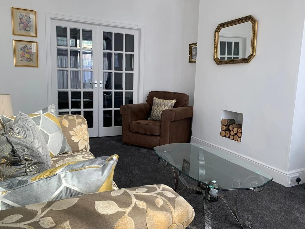 Immaculate 4-Bed House In Blackpool