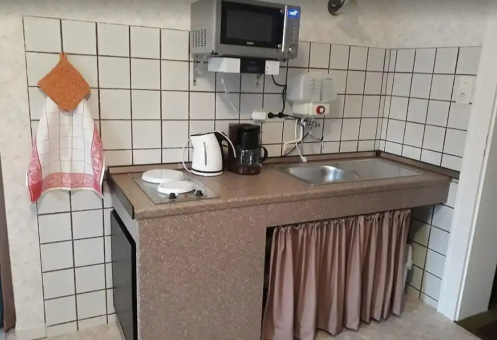 Apartmenthaus am Waldrand- Küche - Frühstück - Balkon