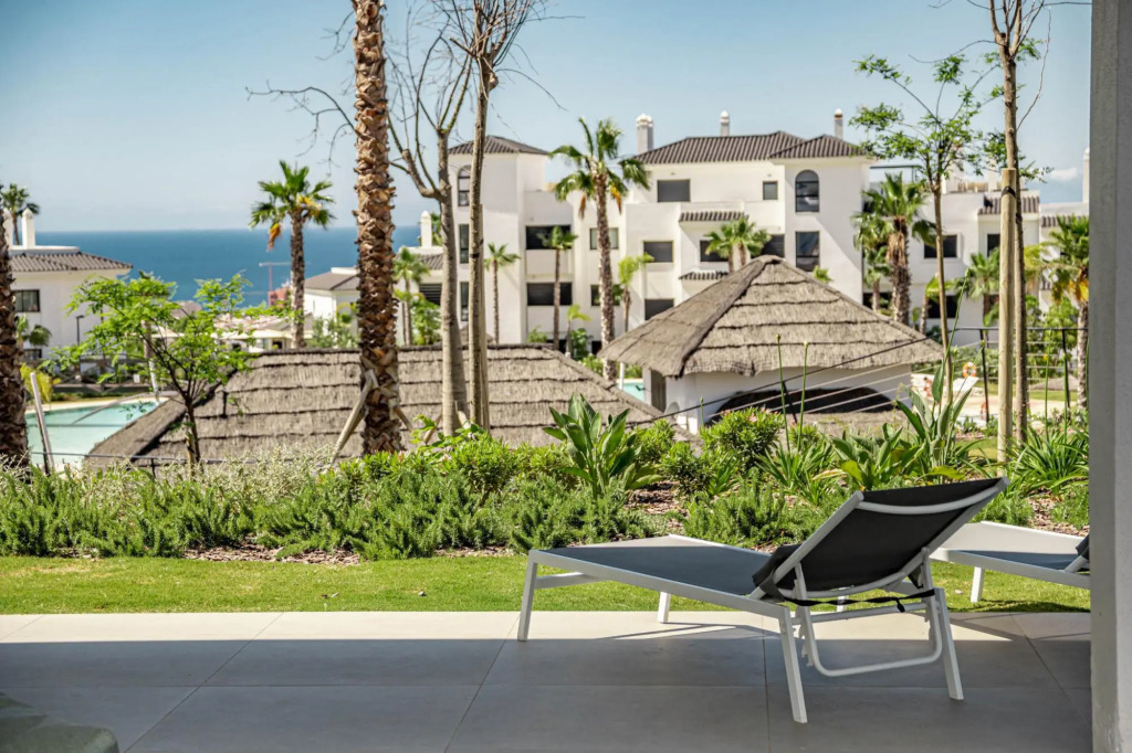 LAE7.BI- Apotel Estepona hills by roomservices