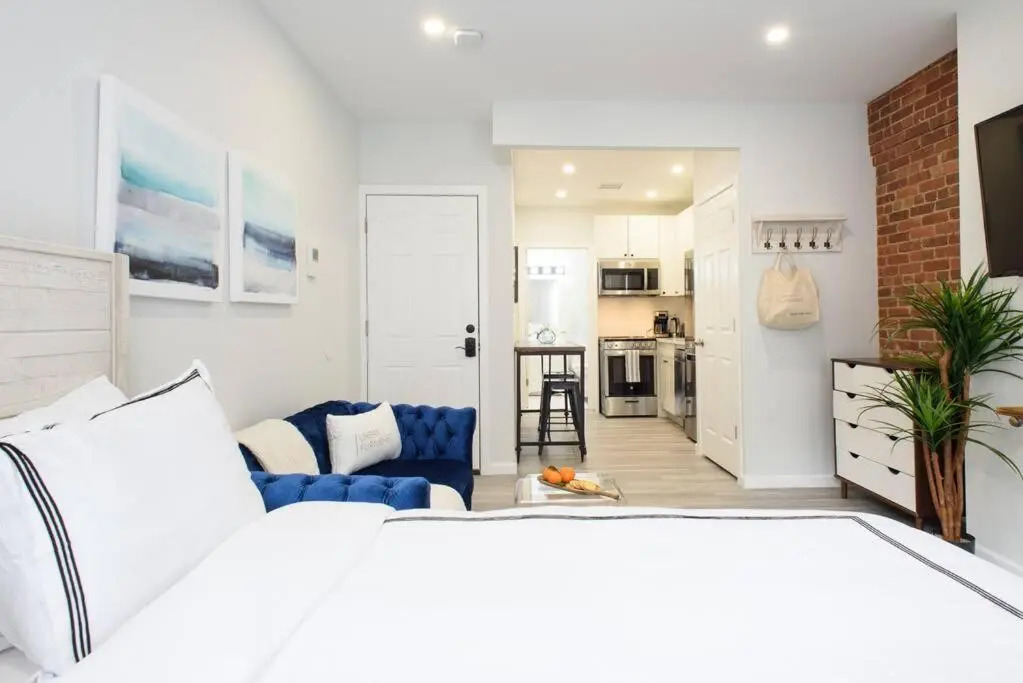 240-15 Luxury Studio Prime Location W D