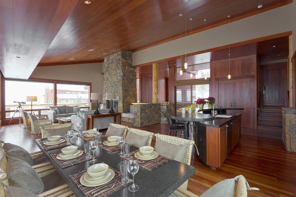 Aman Springs - Four Bedroom Home