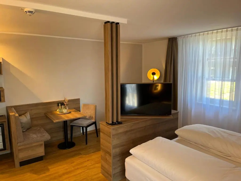 WESTSIDE Hotel