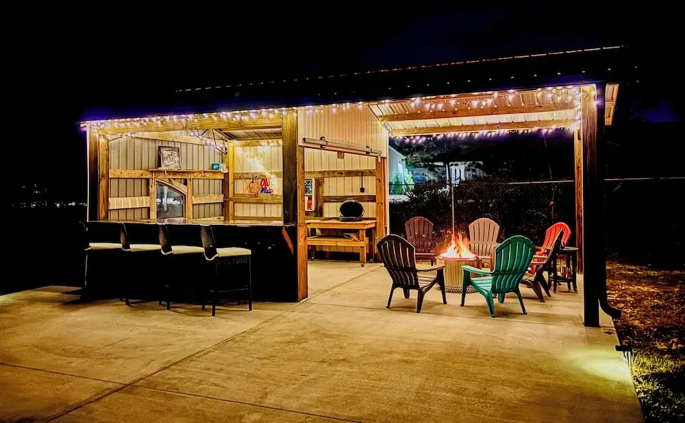 Outdoor Bar & Fire Pit: Navarre Getaway!