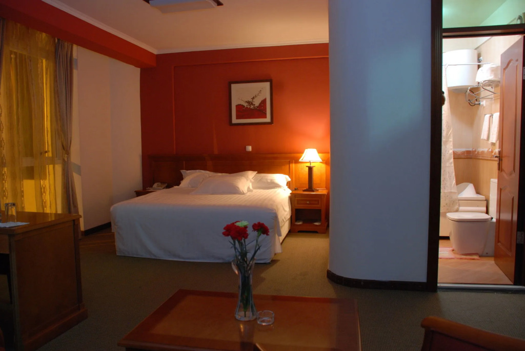 Adot Tina Hotel