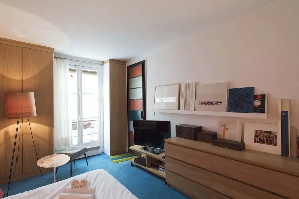 Peaceful Pigalle
