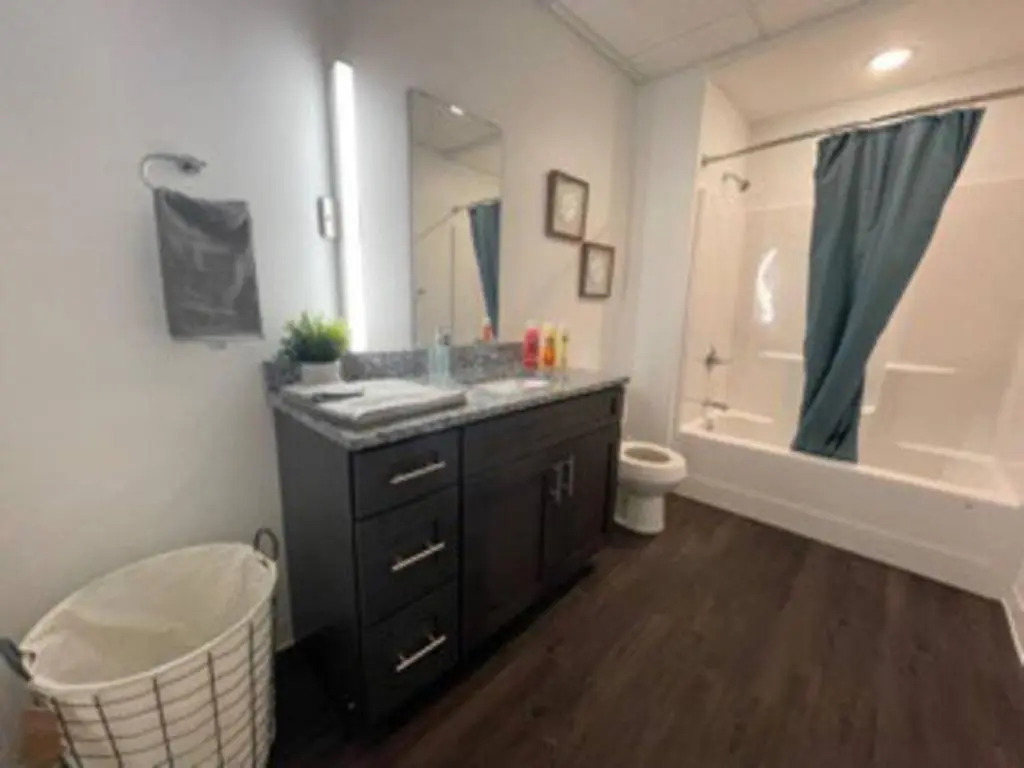 Apt 252 Cozy and Sleek Dwelling Min from Ft Leavenworth