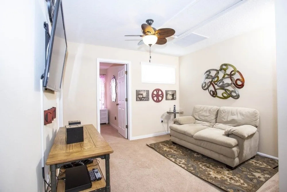 6-bedroom house w/ private pool 10 min from Disney