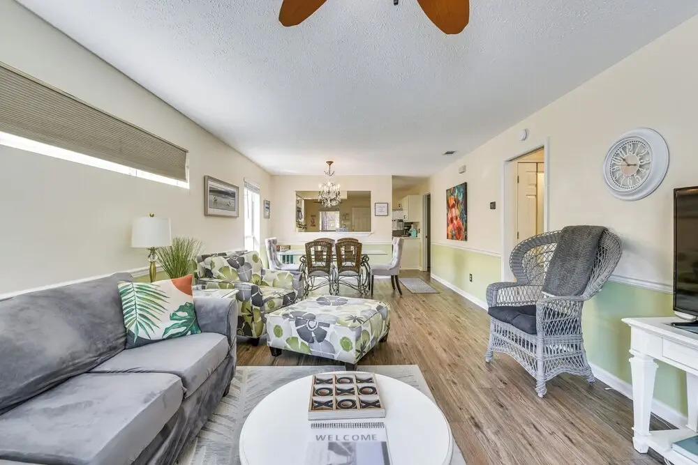 Breezy PCB Vacation Rental w/ Lanai, Walk to Ocean