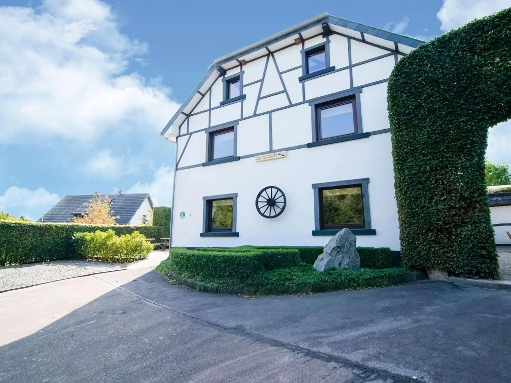 Spacious Holiday Home in Malmedy near Nature Parc High Venn