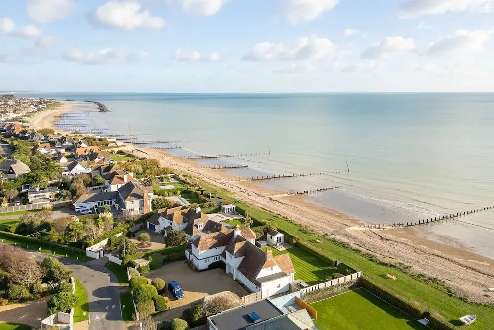 Luxury Beachfront Retreat for 14 With Hot Tub