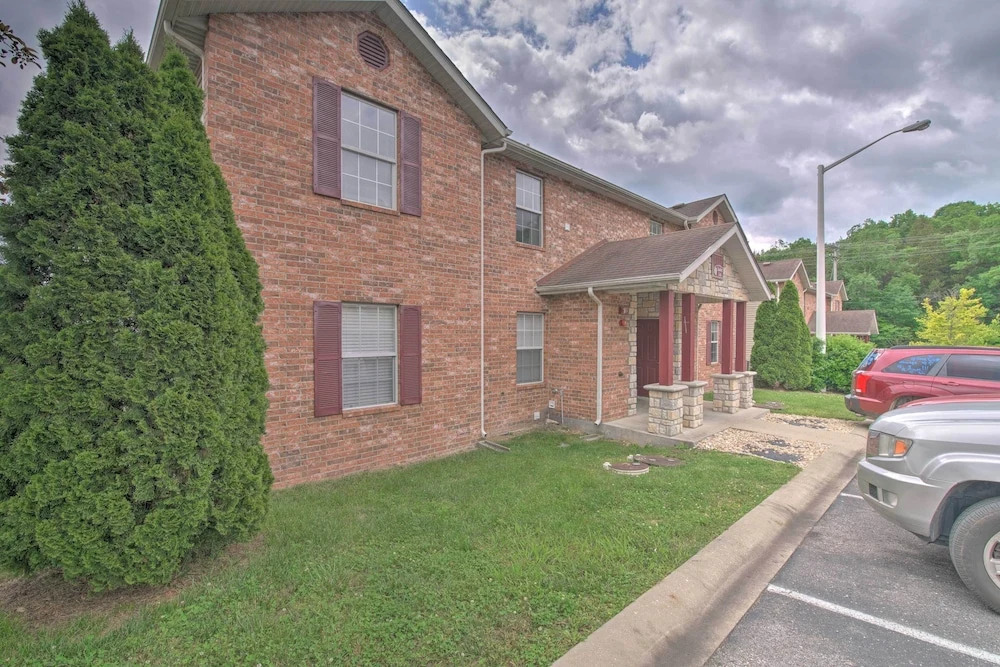 Cozy Family Condo w/ Balcony in Heart of Branson