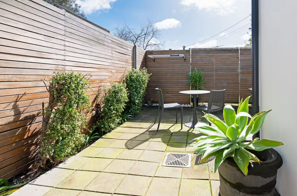 Lovely & Spacious 2-BR home in Norwood
