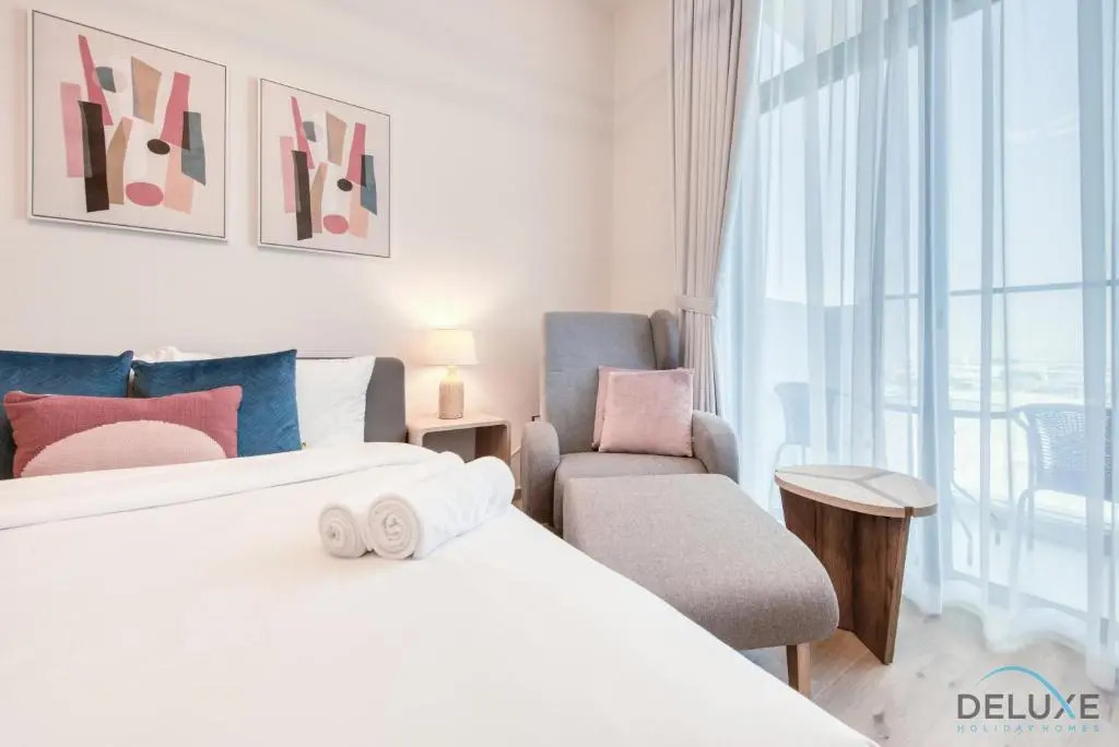Adorable Studio at Aura Residences Jebel Ali by Deluxe Holiday Homes