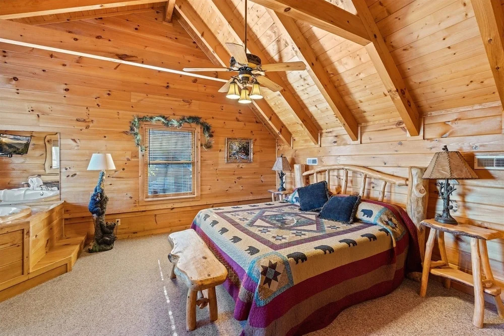 Big Bear Lodge 4 Bedroom Cabin by RedAwning