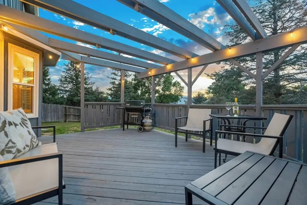 Modern 6BR Home in Briargate