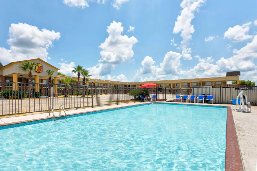 Super 8 by Wyndham Breaux Bridge