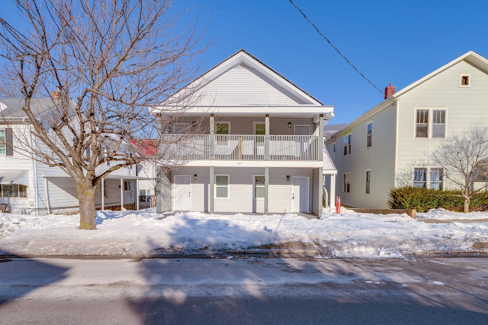 Historic Hinton Gem: Walkable Luxury Near Dtwn!