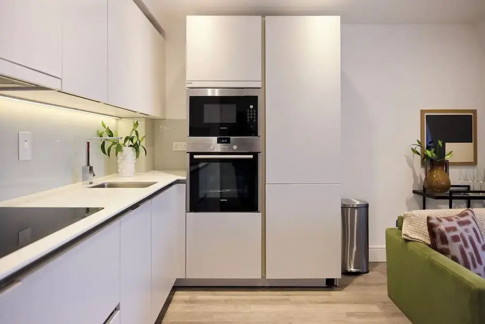 Streatham Hill Modern Flat with Balcony