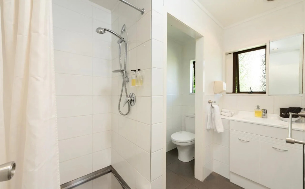 Cobblestone Court Motel - Wenzel Motels