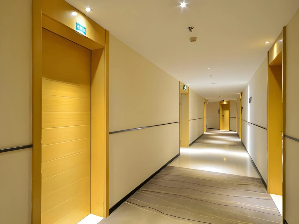 City Comfort Inn Wuhan Caidian Square