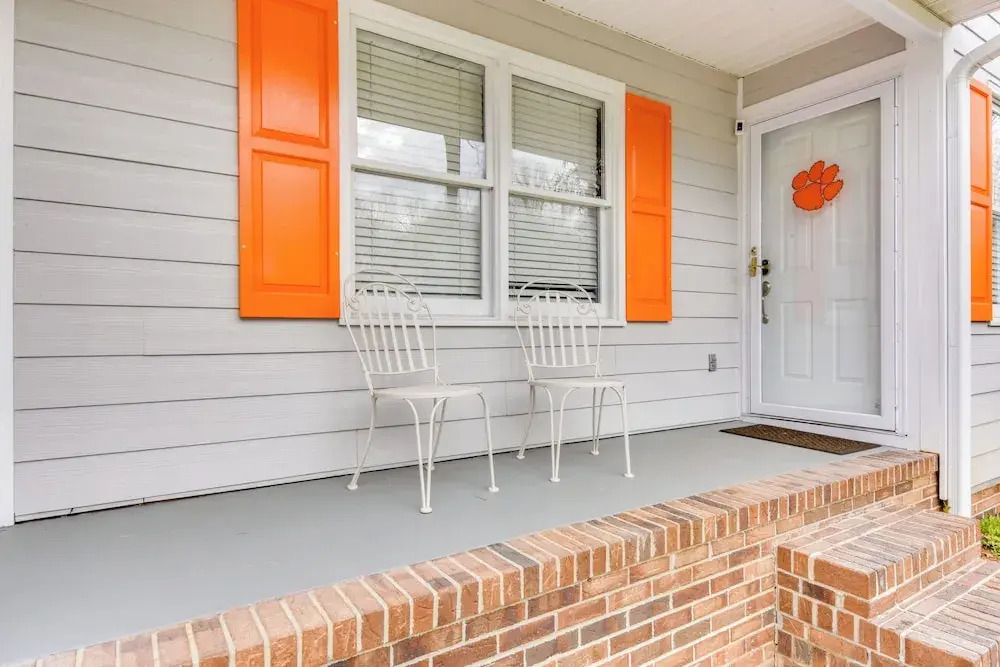 Charming Seneca Home - 3 Mi to Memorial Stadium!