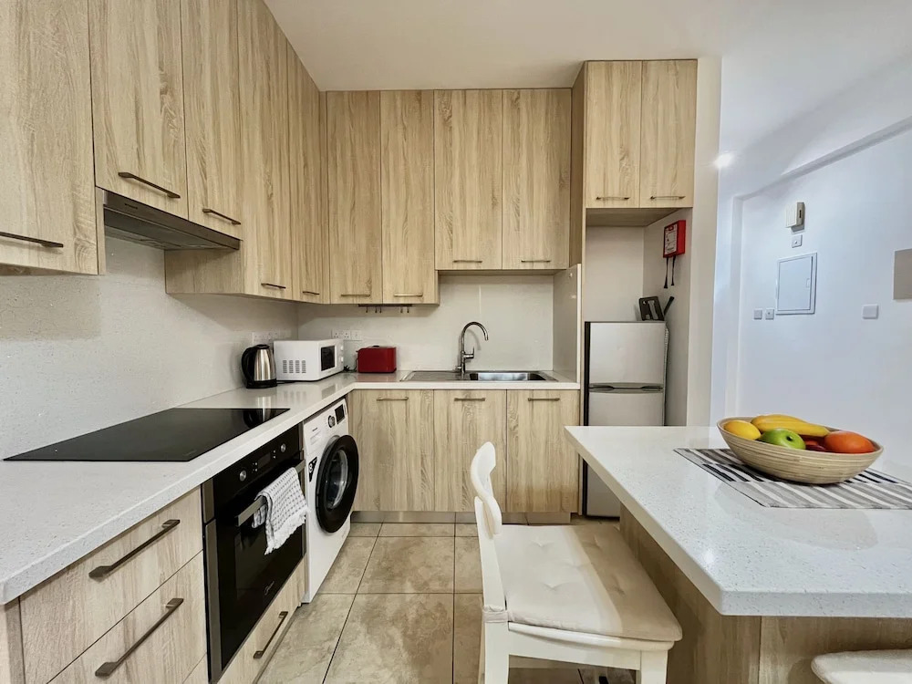 157 LIM - Stay Sunsea Studio