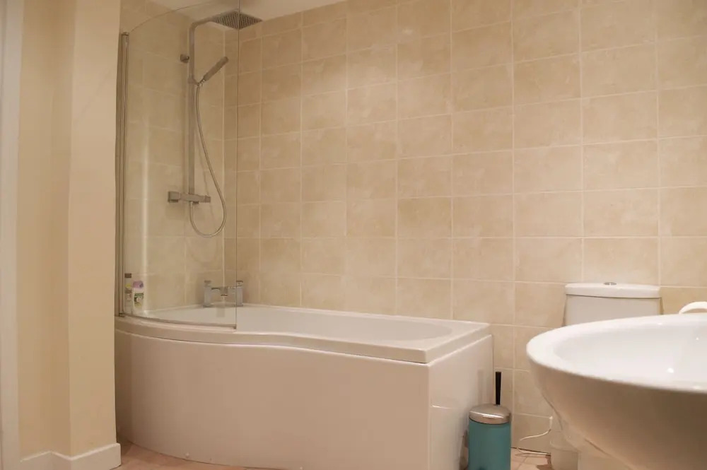 3 Bedroom Apartment In Edinburgh