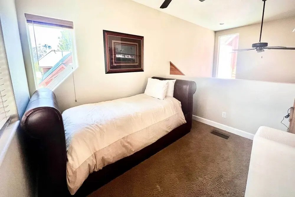 Mammoth Lakes Townhome - 10-Min Walk to Village