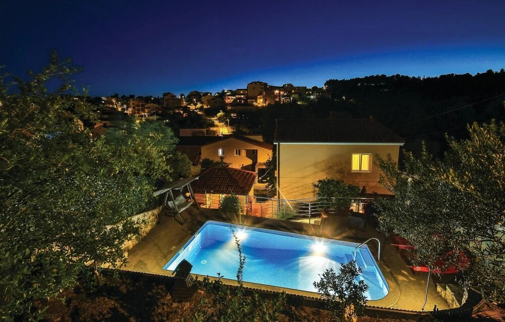 Amazing Home in Okrug Gornji With Wifi and 4 Bedrooms