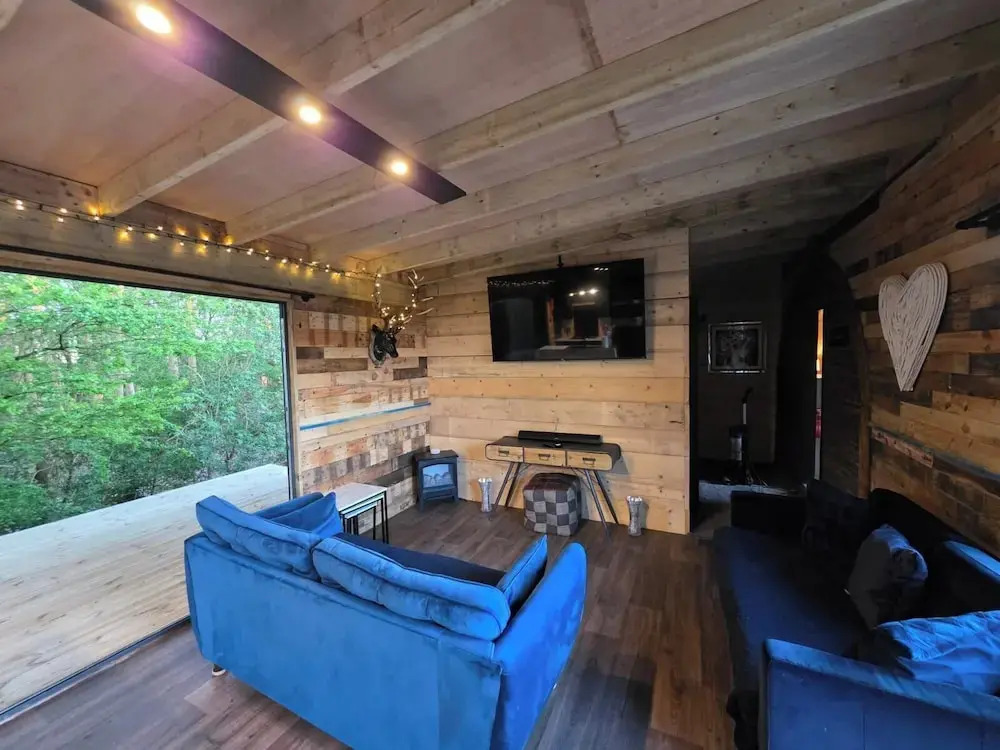 Tall Pines Lodge - Dog Friendly, Nr Sutton on Sea