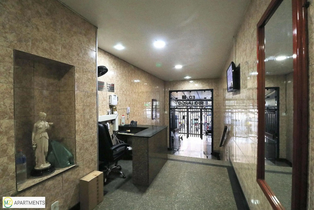 Sala e quarto com 2 banheiros para 5 pessoas em Copacabana!
