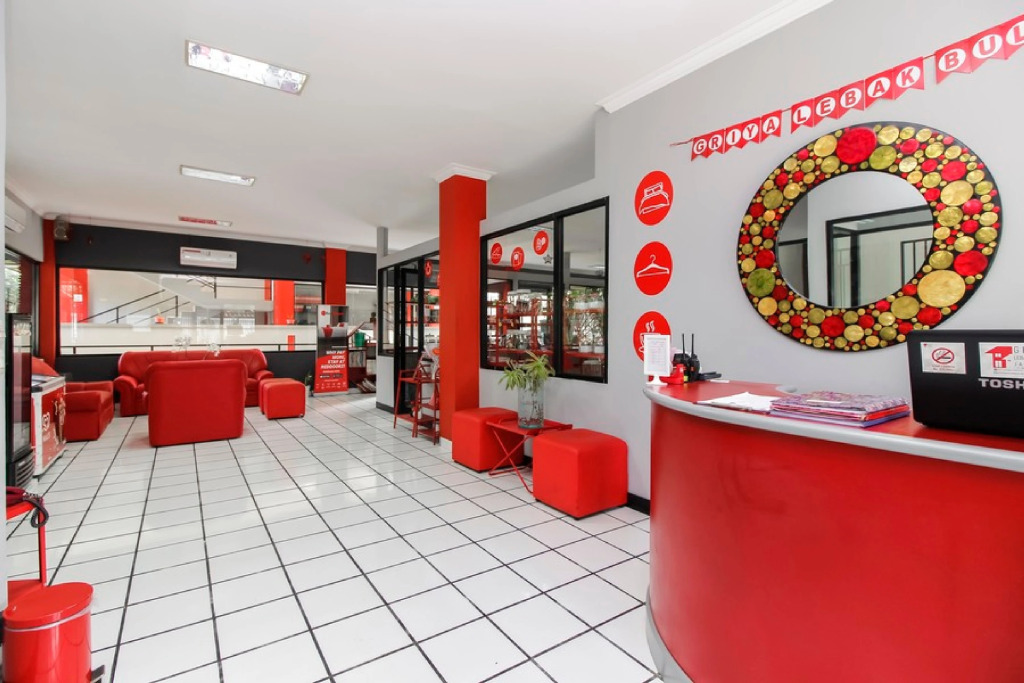 RedDoorz Plus near RS Fatmawati 2